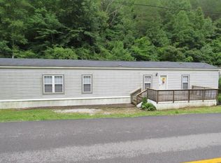 100 Possum Trot Rd, Leburn, KY 41831