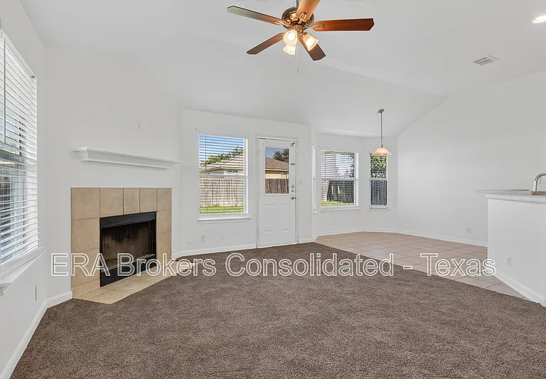 7703 Brisbane Bnd — Photo 6