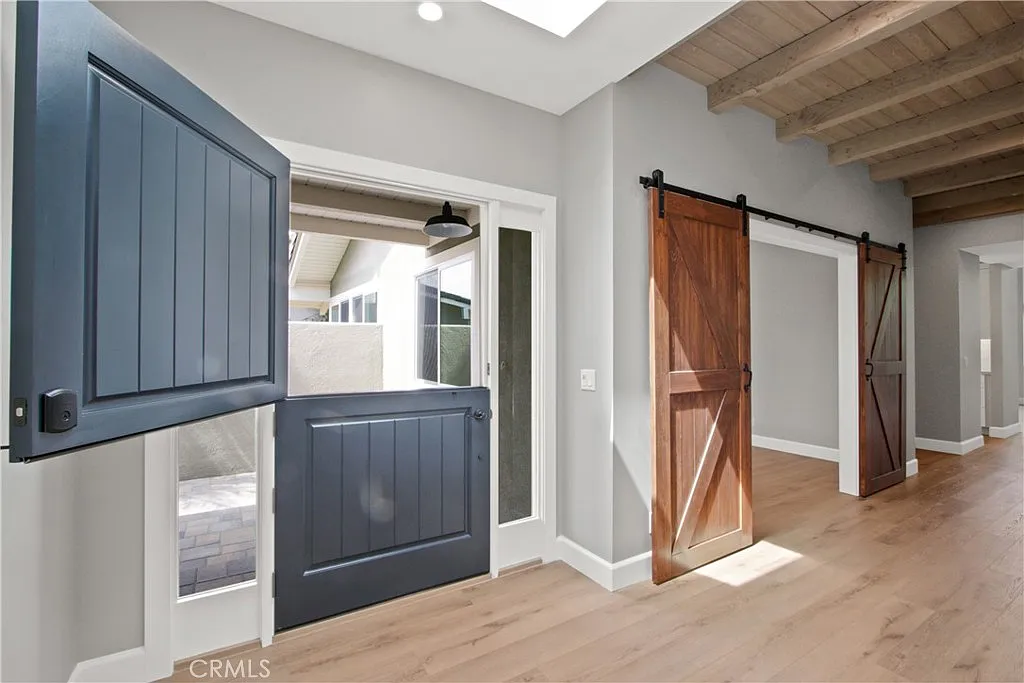 3 bed, 1957 sqft, $8,350 — Photo 4