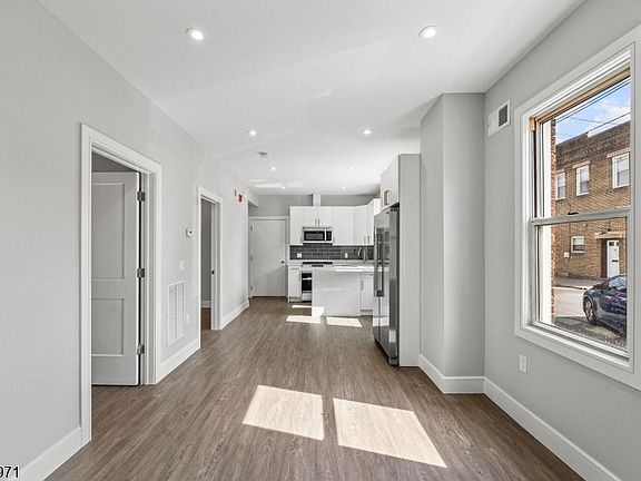 5th image of 59 Locust Ave #1R