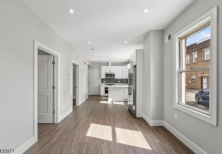 59 Locust Ave #1R — Photo 5