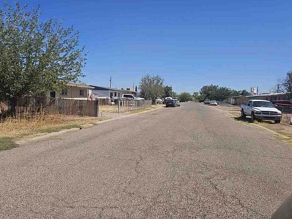 Exterior Neighborhood (street photo)