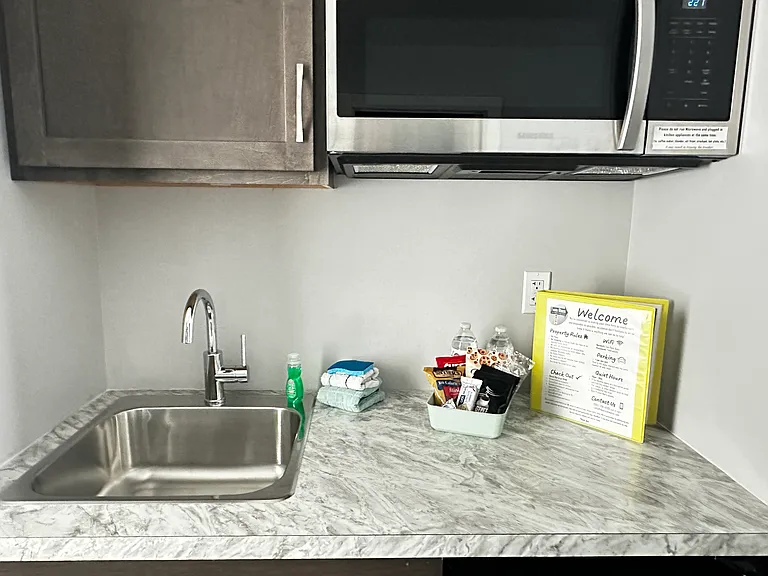 -Dish soap, sponge, kitchen towel, dish towel
-Welcome binder with room info