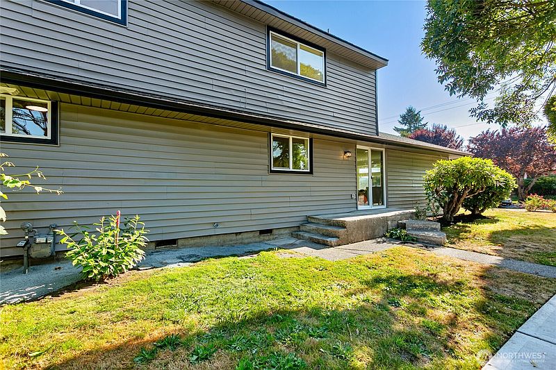 5th image of 1319 Wood Avenue
