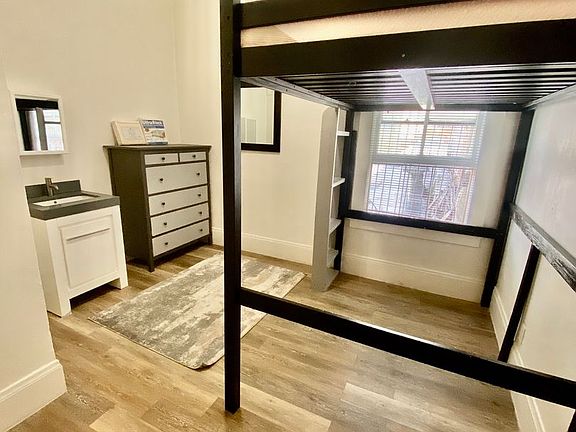 5th image of 124 Waverly Pl APT 211