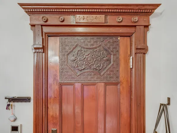 697 Jefferson Avenue image 6 of 22