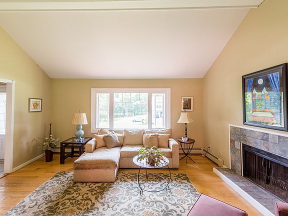 4th image of 5 Southgate Dr