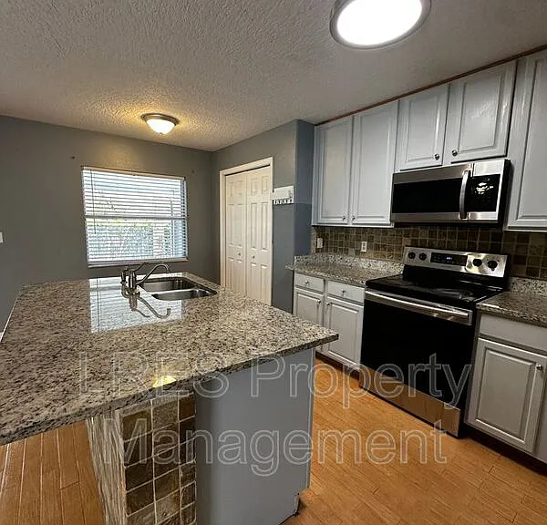 2825 Cliffe Ct — Photo 13