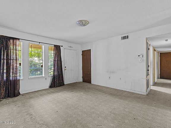 4th image of 4 Brantley Dr
