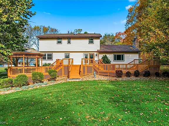 4th image of 901 Carriage Hill Dr