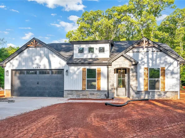 104 Hart Rd, Anderson, SC 29621