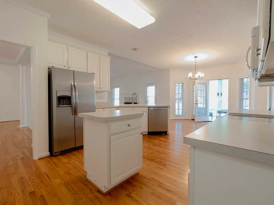 60 Pinebrook Dr