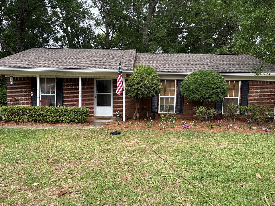 405 Circle Dr