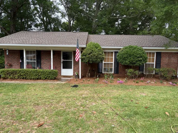 405 Circle Dr, Fairhope, AL 36532