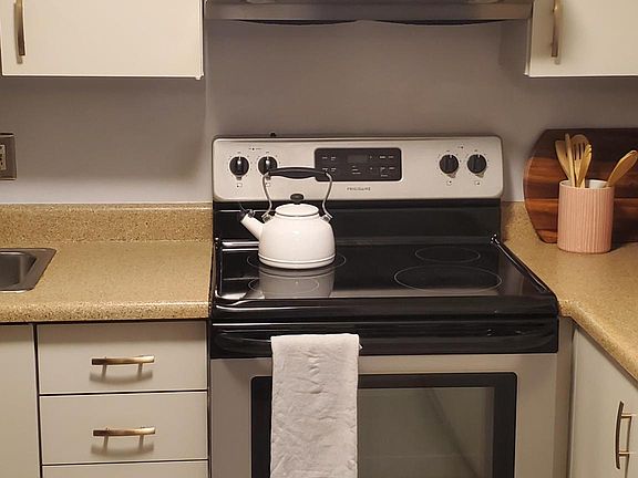 3rd image of 8915 Wrenwood Ln