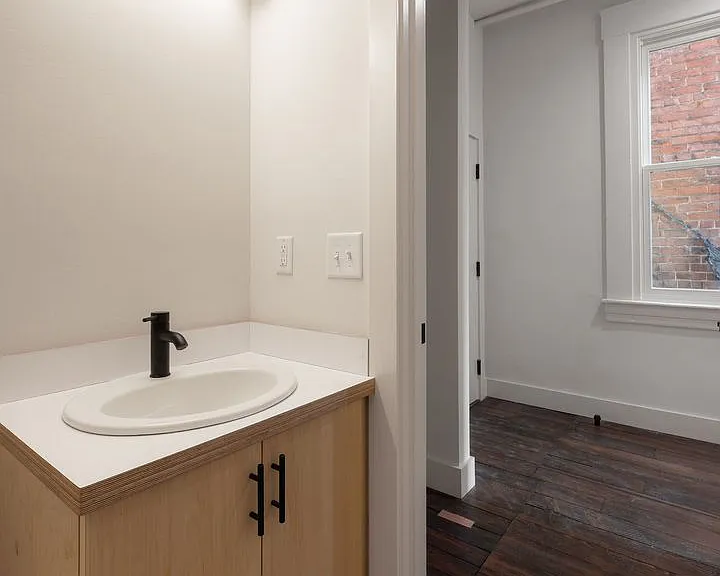 129-131 W Elder St — Photo 12