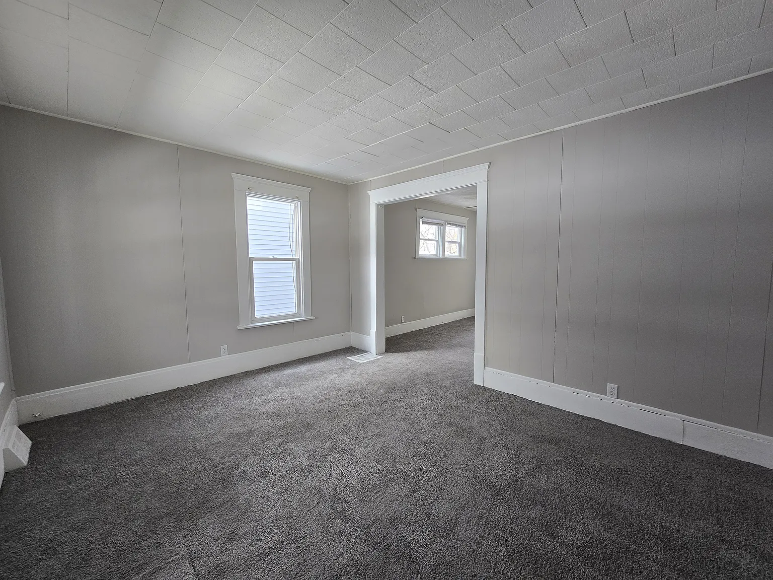 4 bed, 1032 sqft, $1,100 — Photo 2