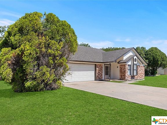 3rd image of 1805 Cedarview Dr
