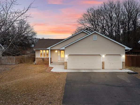 1114 Flintwood St, Isanti, MN 55040