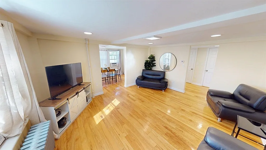 4 bed, 4.5 bath, 2500 sqft, $4,600 — Photo 1
