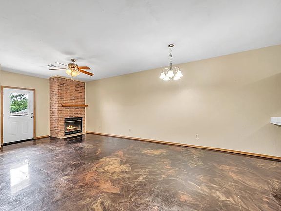 4th image of 2409 N Glenwood Dr