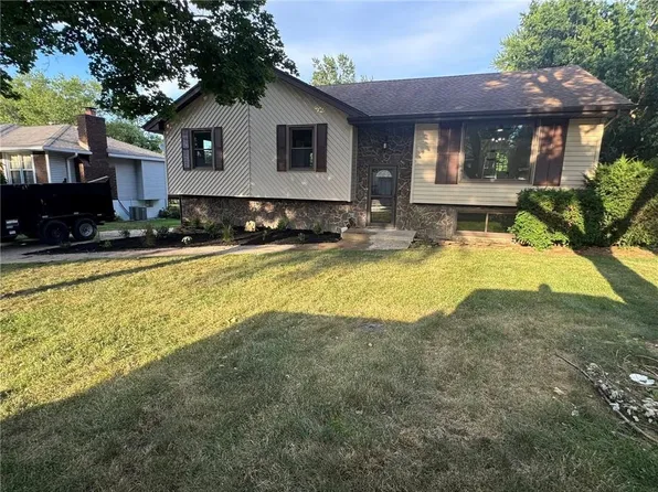 3043 Bryn Mawr Dr, Independence, MO 64057
