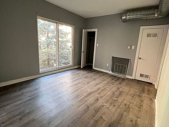 3rd image of 4220 S Michigan Ave #4226-2E