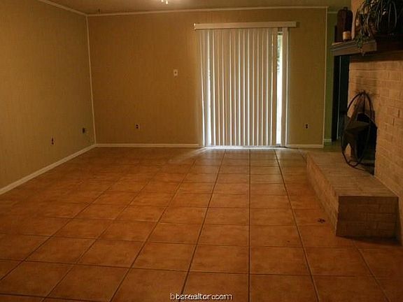 4th image of 1808 Laura Ln