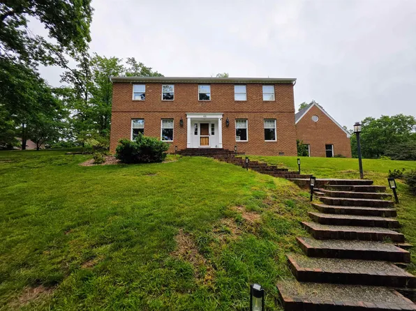 65 Derby Ln, Huntington, WV 25705