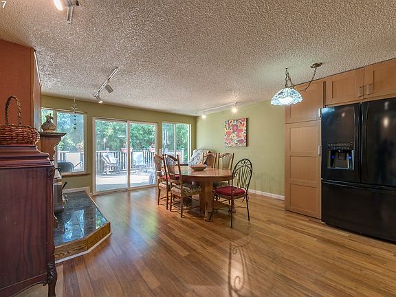 5th image of 993 Hazelwood Dr