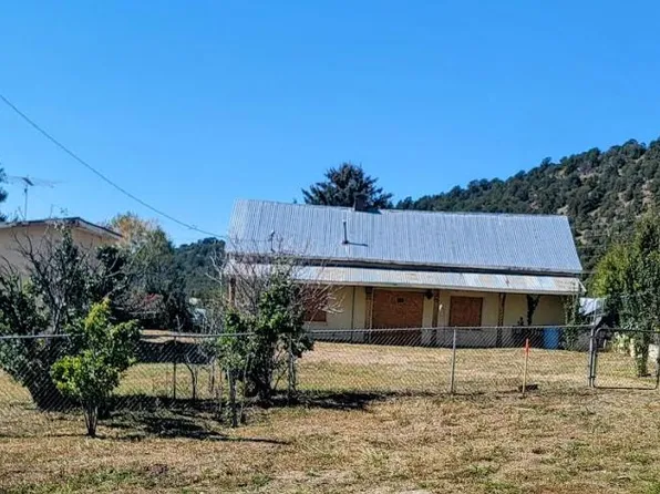 12 Camino Del Medio, Vadito, NM 87579
