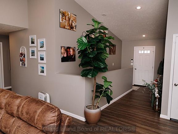 3rd image of 539 Little Bluestem Dr S