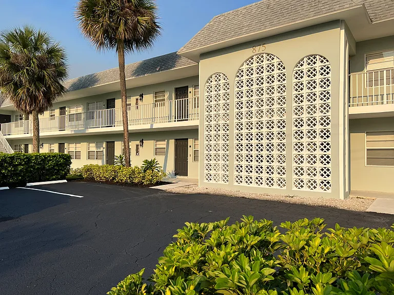 Del Rio Apartment Homes — Photo 11