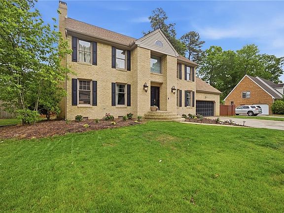 2nd image of 913 Montebello Cir