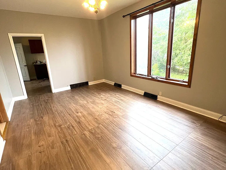 231 E 6th St #1 — Photo 7