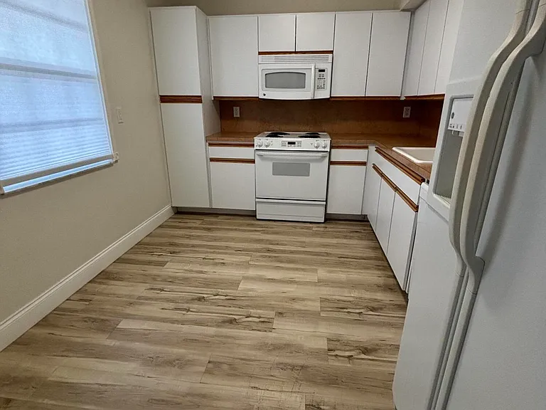 555 Oaks Ln #309 — Photo 2