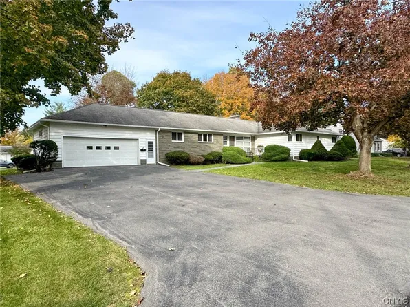 8 Wedgewood Rd, New Hartford, NY 13413