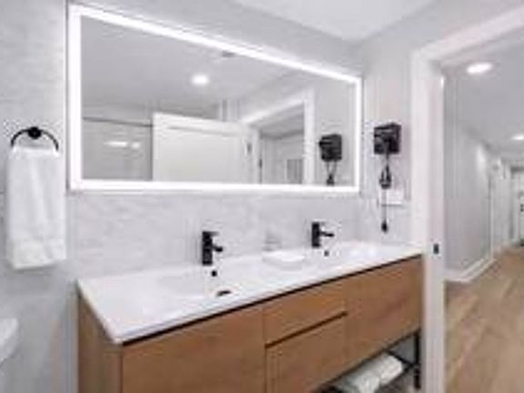 5th image of 108-110 S Lincoln Pl #110-A-1