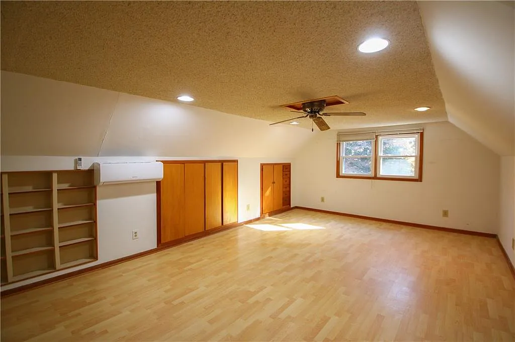 1 bed, 1.0 bath, 1968 sqft, $1,500 — Photo 4
