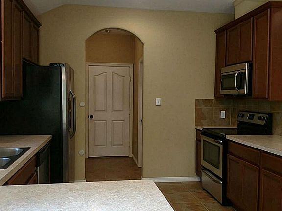 4th image of 11 Sunny Hill Dr