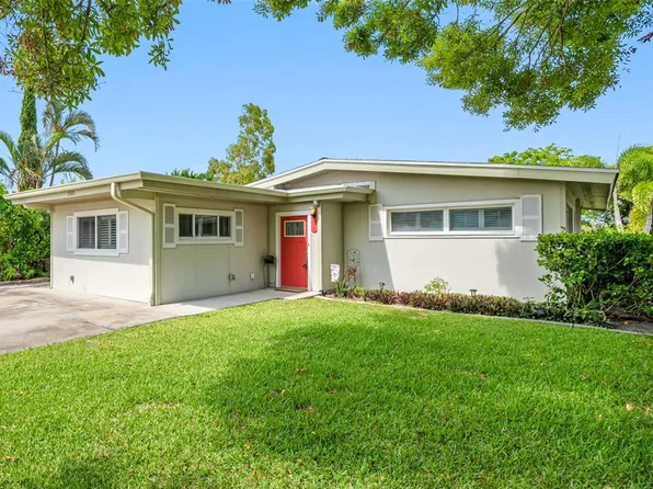 17605 1st St E, Redington Shores, FL 33708