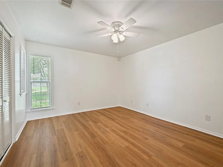 2800 Longmire Dr #9 — Photo 9