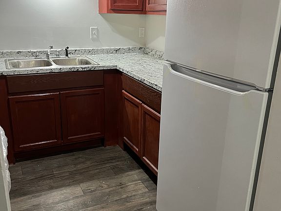 2nd image of 826 Circle Dr #1baac7e18