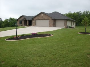 10184 Blue Spruce Dr, Peosta, IA 52068