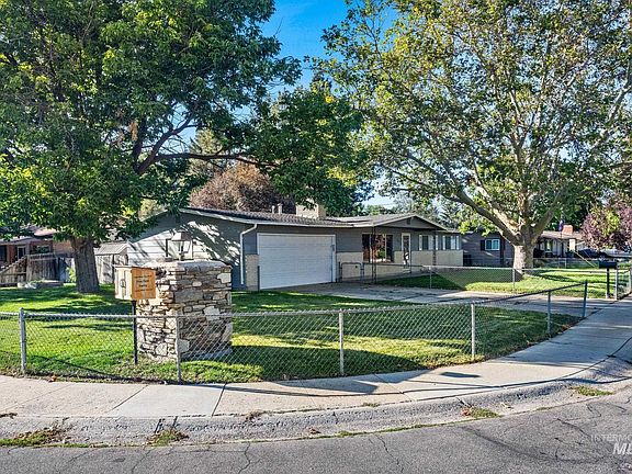 4th image of 2037 S Curtis Rd