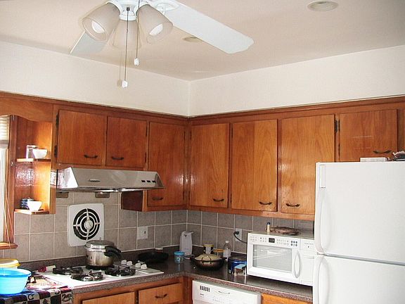 2nd image of 142 Saint Pauls Ave #2