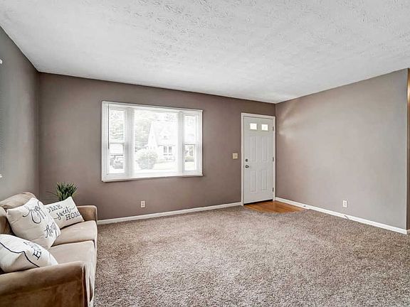 3rd image of 948 Forest Ave