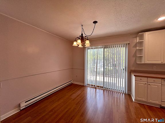 4th image of 19 Surrey Lane #19