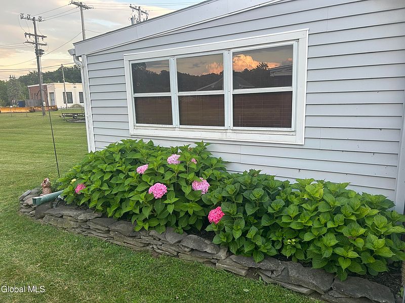 5th image of 811 Duanesburg Road