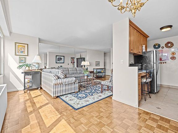 2nd image of 555 Kappock St APT 10U